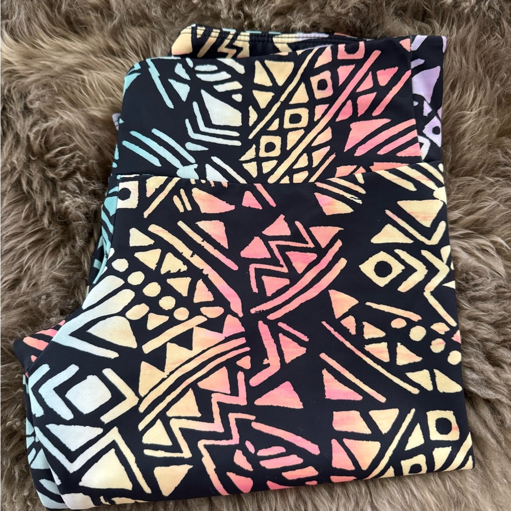 Onzie Vibrant Geometric Leggings